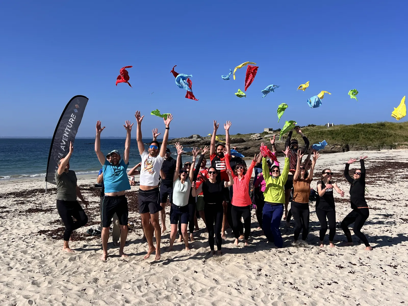 Équipes en Aqua kib aventure entre plage et océan à Quiberon (esprit Koh Lanta)